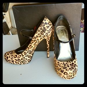 Women's Leopard Pumps